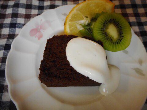 カカオマスとはちみつの粉なしチョコケーキ